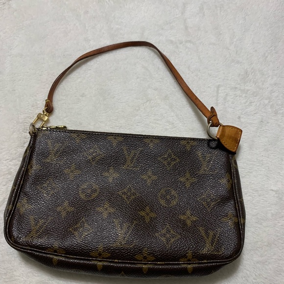 Louis Vuitton Handbags - Louis Vuitton Pochette Vintage